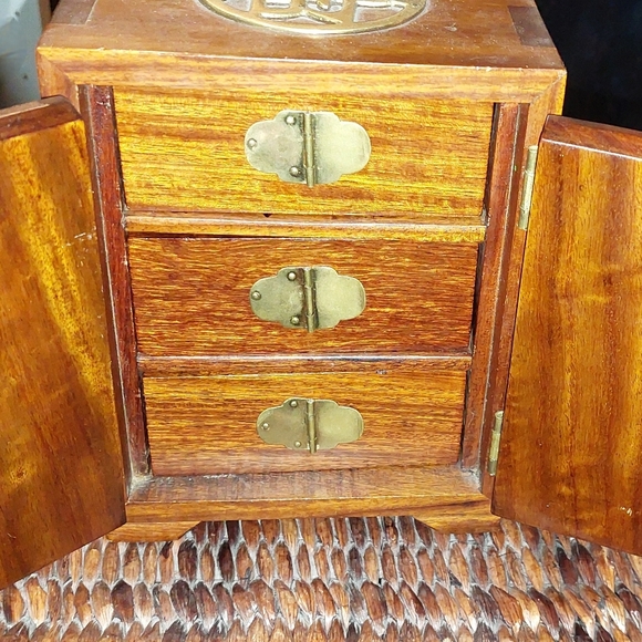 FINE CHINESE WOOD WITH BRASS THREE DRAWERS JEWELRY BOX - Picture 4 of 5
